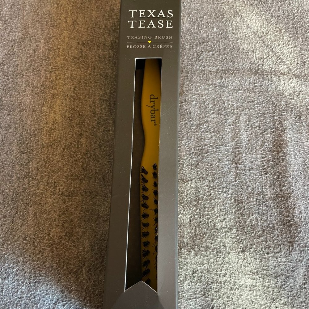 ** BNIB DryBar Texas Teasing Brush